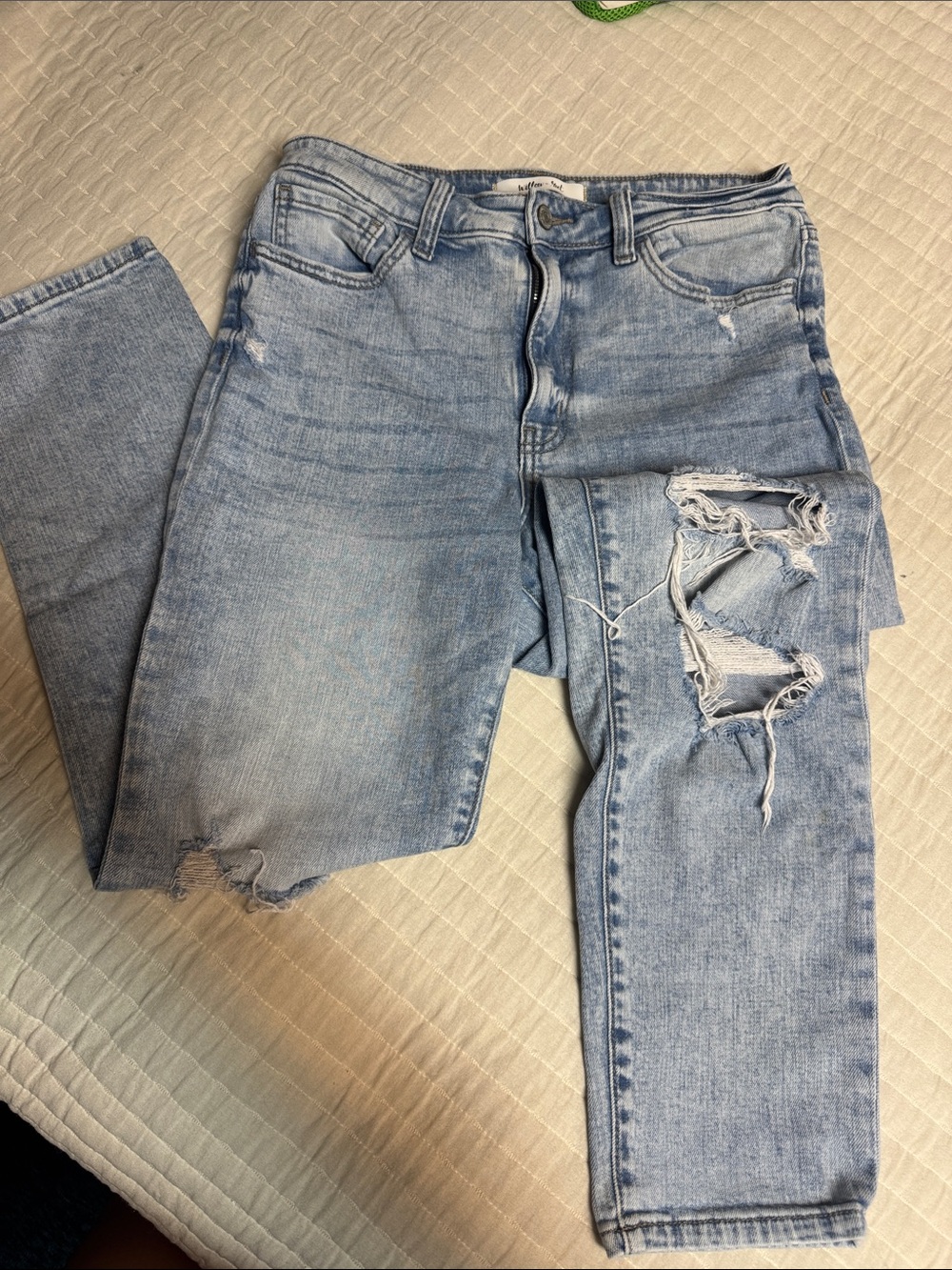 Women’s Light Blue Mom Fit Jeans